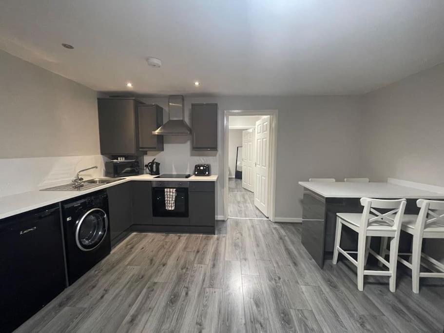 Hosted By Ryan - 2 Bedroom Apartment Liverpool Kültér fotó